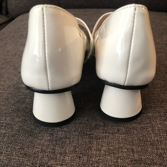 Cream Patent Mary Janes Size 10M - Picture 12 of 12